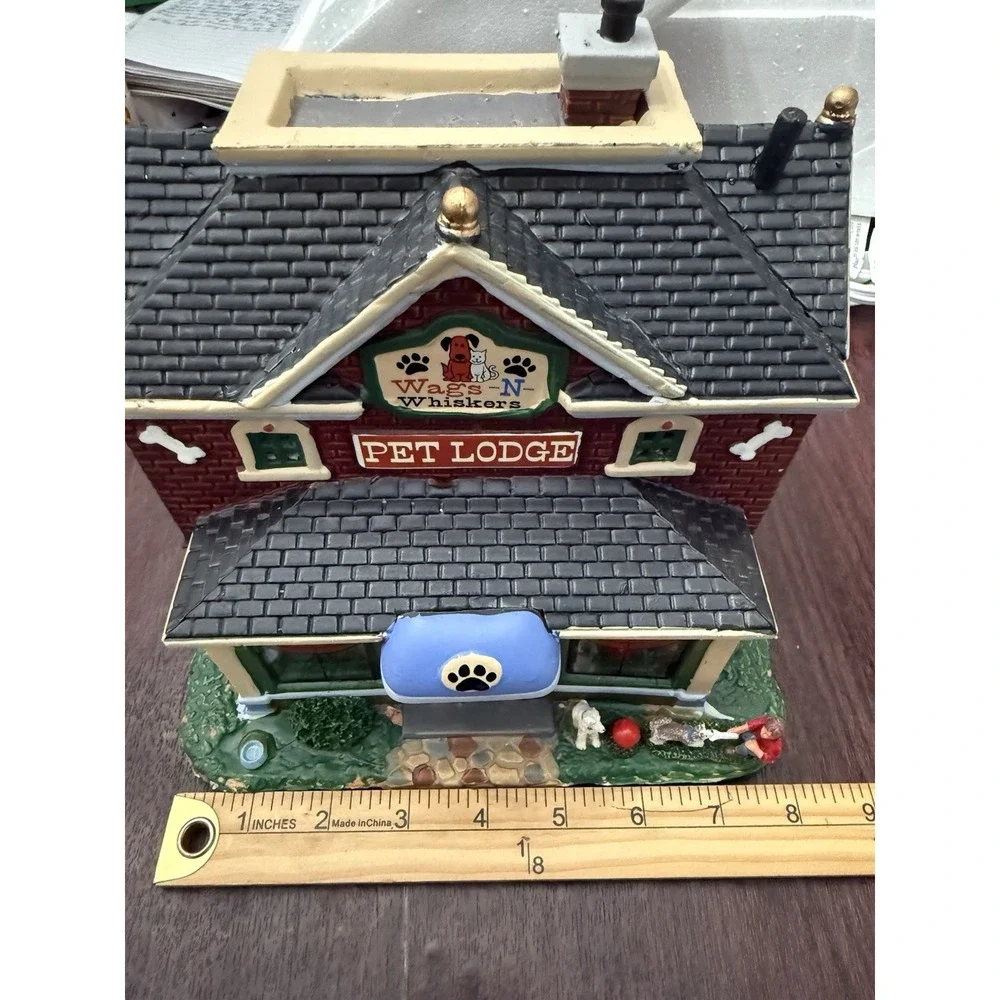 Lemax Coventry Cove Wags N Whiskers Pet Lodge Christmas Village Lighted 2015 Box